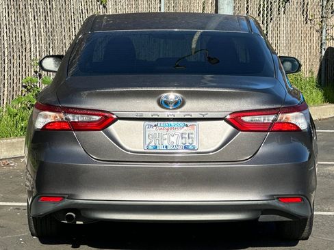 Used 2018 Toyota Camry LE image 8