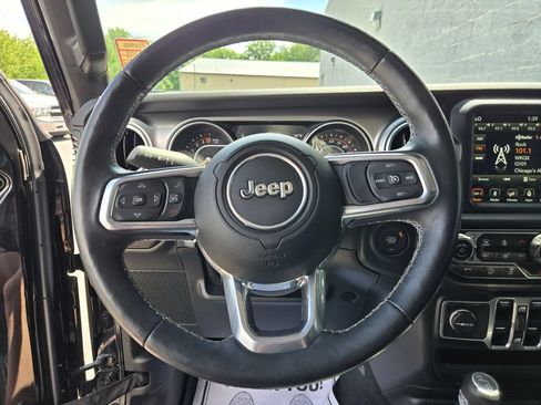 Used 2018 Jeep Wrangler Unlimited Sahara AWD/4WD image 17