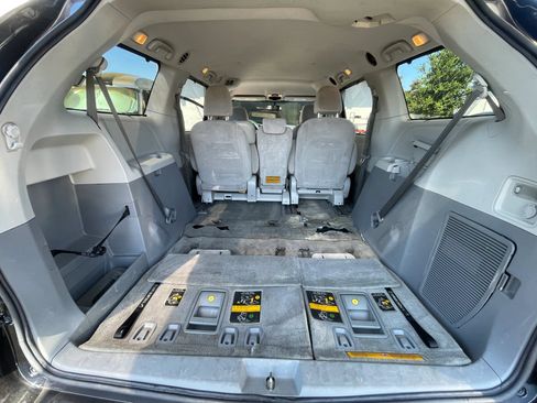 Used 2013 Toyota Sienna LE FWD image 21