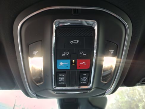 Certified 2024 Jeep Grand Cherokee Altitude AWD/4WD image 36