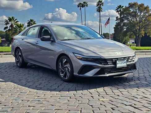 Certified 2025 Hyundai Elantra Sport image 4