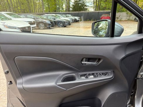 Used 2025 Nissan Versa SV FWD image 18