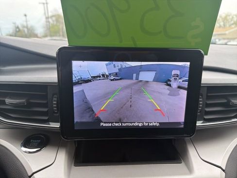 Used 2024 Ford Explorer XLT w/ Equipment Group 202A AWD/4WD image 21