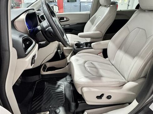 Used 2021 Chrysler Voyager Lxi FWD image 6