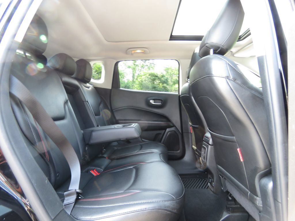 Used 2018 Jeep Compass Trailhawk w/ Leather Interior Group AWD/4WD image 16