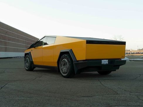 Used 2025 Tesla Cybertruck AWD Crew Cab image 29