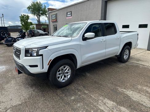 Used 2024 Nissan Frontier SV AWD/4WD image 4