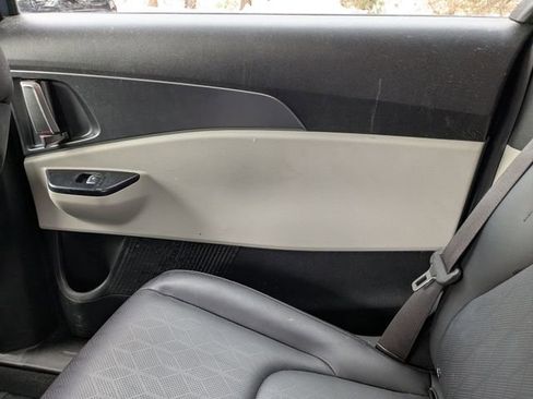 Used 2024 Kia Carnival LX image 24