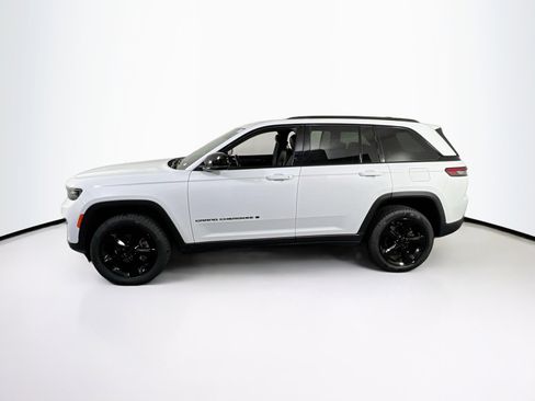 Used 2022 Jeep Grand Cherokee Altitude image 8