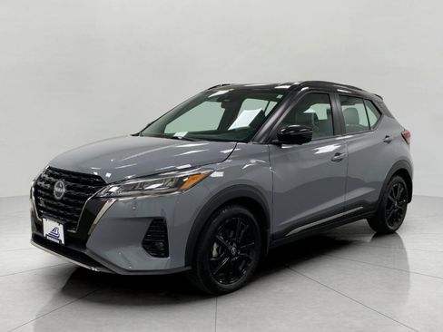 Used 2024 Nissan Kicks SR w/ SR Premium Package FWD image 9