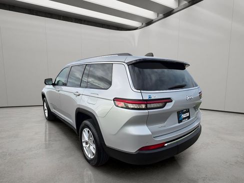 Used 2023 Jeep Grand Cherokee L Laredo image 3