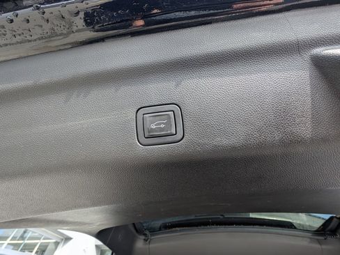 Used 2024 Chevrolet Suburban LT image 41