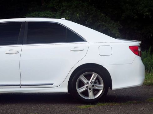 Used 2013 Toyota Camry SE FWD image 23