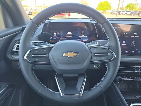 New 2026 Chevrolet Traverse LT w/ Driver Confidence Package AWD/4WD image 14