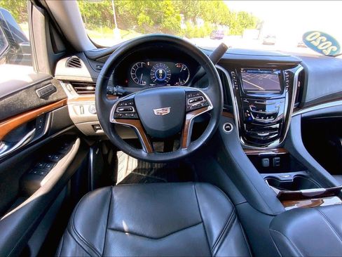 Used 2020 Cadillac Escalade Premium Luxury AWD/4WD image 5