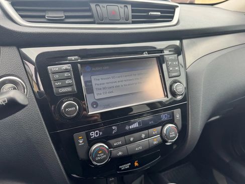 Used 2016 Nissan Rogue SV w/ SV Premium Package image 16