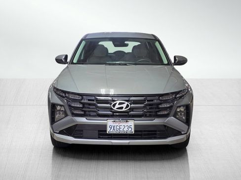 Certified 2025 Hyundai Tucson SE FWD image 2