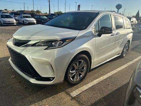 Used 2023 Toyota Sienna XSE AWD/4WD image 10