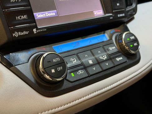 Used 2017 Toyota RAV4 XLE FWD image 26