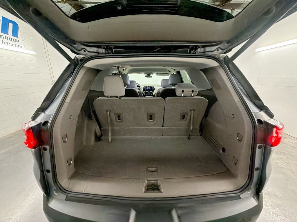 Used 2021 Chevrolet Traverse LT FWD image 24