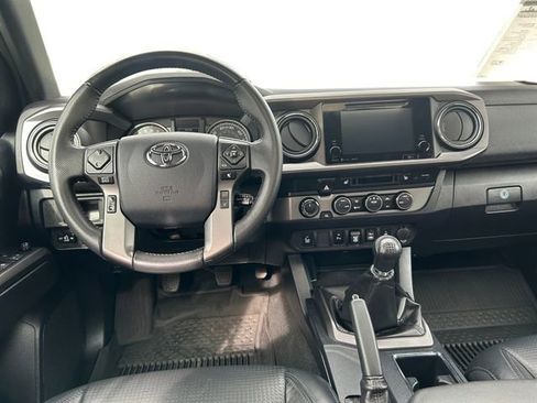 Certified 2019 Toyota Tacoma TRD Off-Road w/ TRD Premium Off Road Package image 11