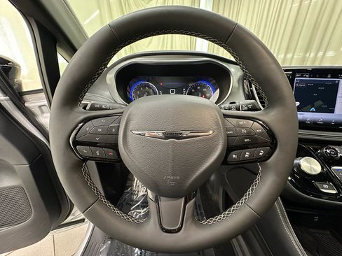 Used 2026 Chrysler Pacifica Limited w/ S Appearance Package FWD image 30