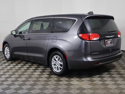 Used 2023 Chrysler Voyager LX image 6