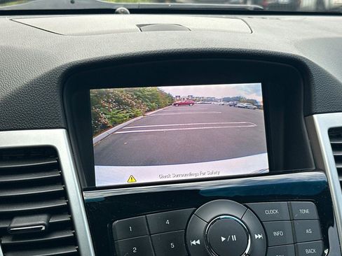 Used 2014 Chevrolet Cruze LT w/ Technology Package image 19