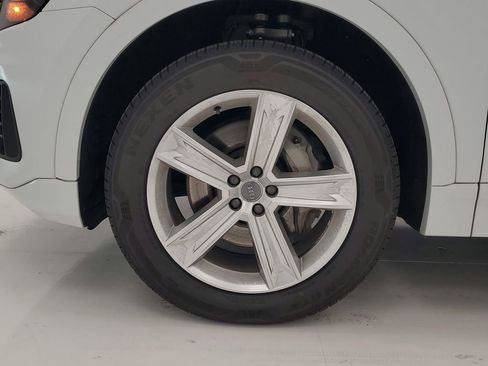 Used 2019 Audi Q8 Premium w/ Convenience Package image 8