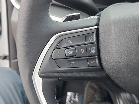 Certified 2025 Jeep Grand Cherokee Altitude AWD/4WD image 27