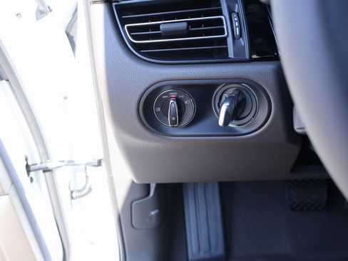 New 2026 Porsche Macan image 32