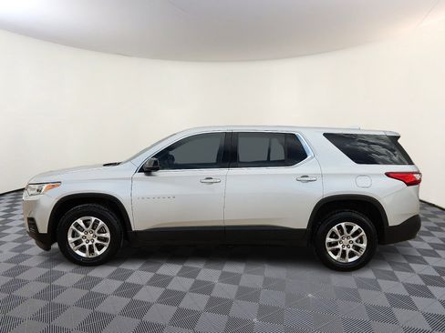 Used 2020 Chevrolet Traverse LS image 2
