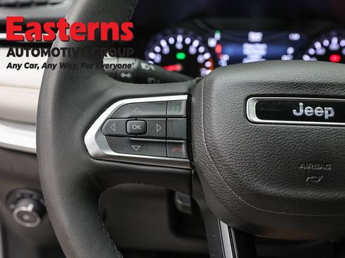 Used 2025 Jeep Compass Limited AWD/4WD image 15