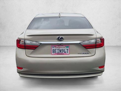 Used 2018 Lexus ES 300h w/ Navigation Package FWD image 7