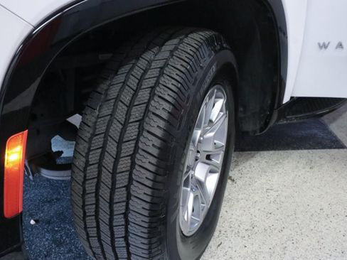 Used 2024 Jeep Wagoneer 2WD image 10