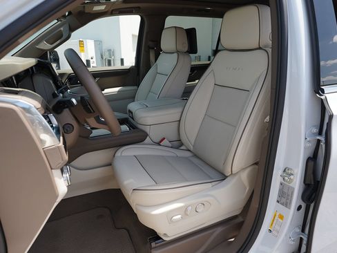 Used 2026 GMC Yukon XL Denali w/ Advanced Technology Package AWD/4WD image 18