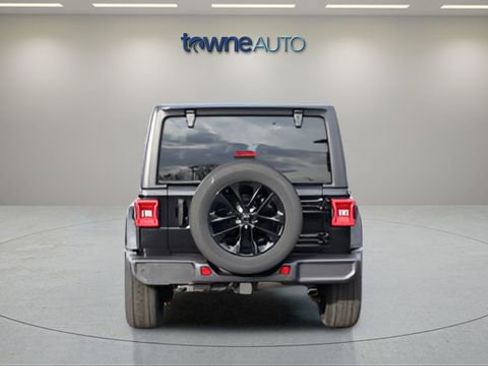 Used 2022 Jeep Wrangler Unlimited Sahara w/ LED Lighting Group AWD/4WD image 4