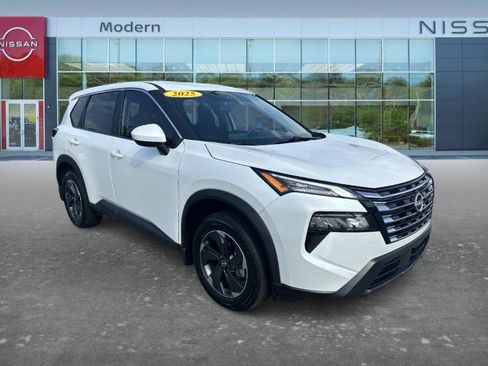 Certified 2025 Nissan Rogue SV FWD image 3