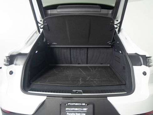 Certified 2026 Porsche Cayenne E-Hybrid Coupe AWD/4WD image 46