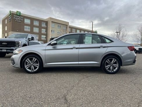 Used 2024 Volkswagen Jetta SE image 4