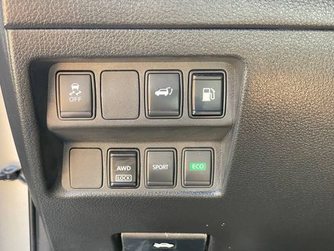 Used 2018 Nissan Rogue SV AWD/4WD image 17