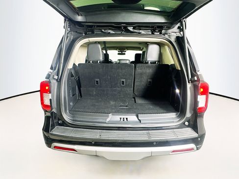 Used 2024 Ford Expedition XLT image 30