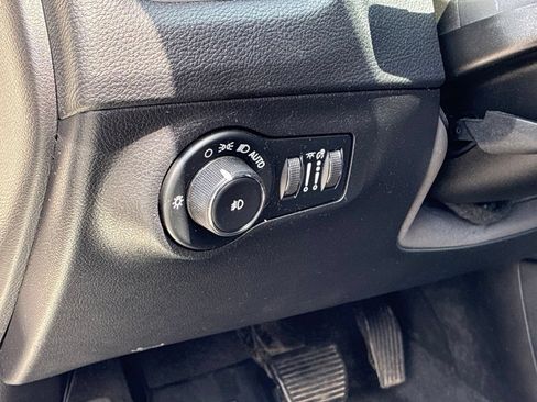 Used 2019 Jeep Compass Latitude AWD/4WD image 19