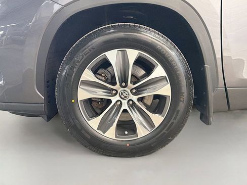 Used 2023 Toyota Highlander XLE AWD/4WD image 33