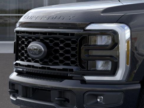 New 2026 Ford F250 Lariat w/ Black Appearance Package AWD/4WD image 17