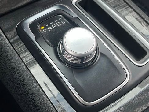 Used 2022 Chrysler 300 Touring w/ Sport Appearance Package image 14