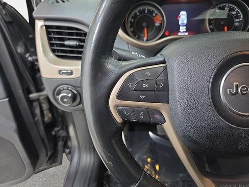 Used 2016 Jeep Cherokee Limited FWD image 17