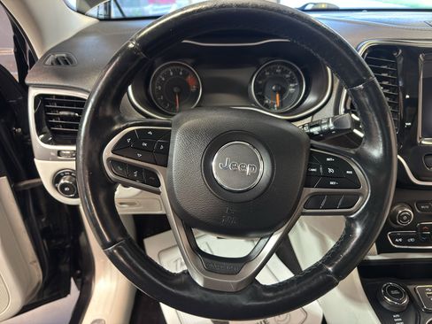 Used 2019 Jeep Cherokee Limited AWD/4WD image 16