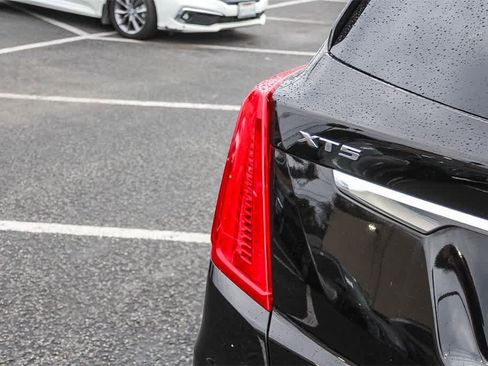 Used 2019 Cadillac XT5 AWD image 8