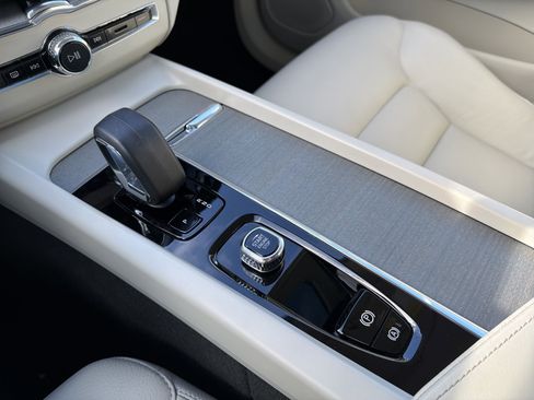 Certified 2023 Volvo XC60 B5 Plus image 26